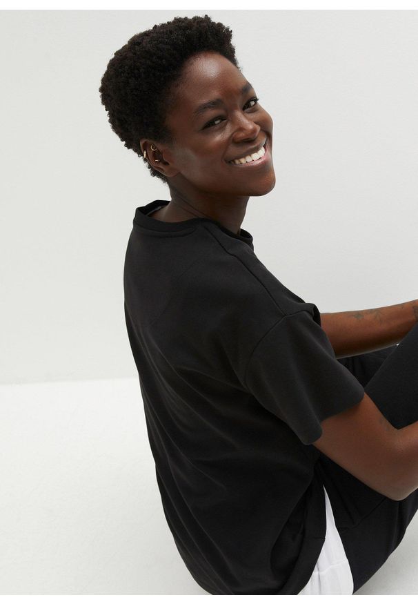 bonprix - Shirt oversize z czystej ciężkiej bawełny organicznej. Kolor: czarny. Materiał: bawełna