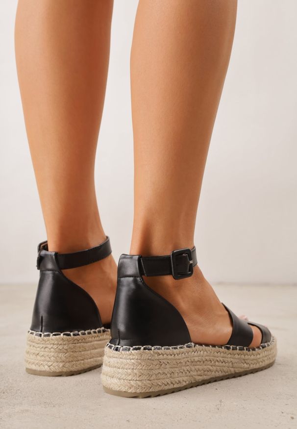 Renee - Czarne Sandały VICES na Platformie z Plecionką i Wycięciami Helimis. Zapięcie: sprzączka. Kolor: czarny. Materiał: koronka. Wzór: koronka. Sezon: lato. Obcas: na platformie