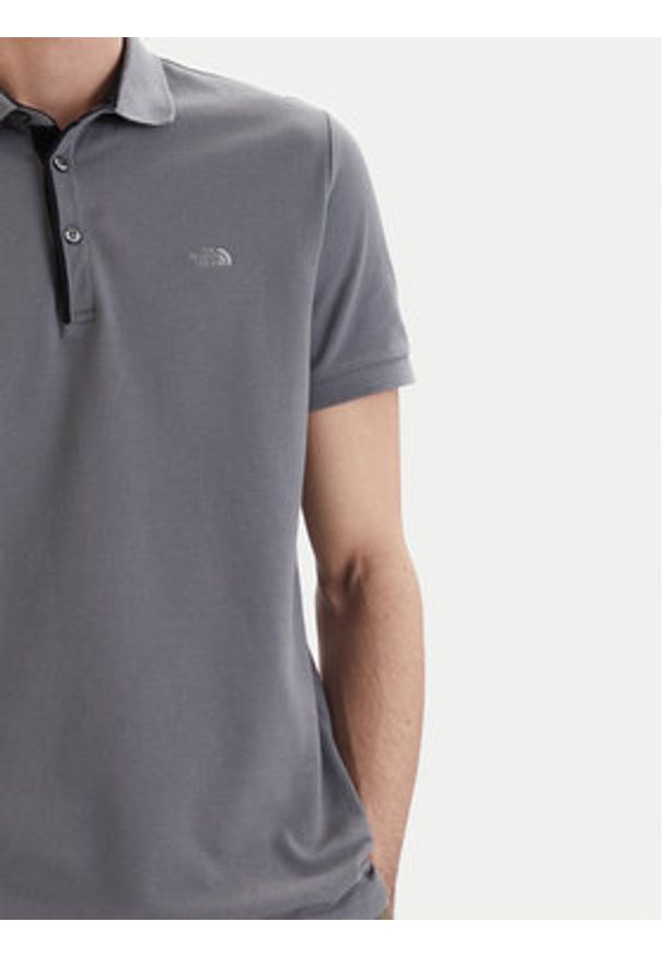 The North Face Polo PREMIUM SLIM Szary Slim Fit. Typ kołnierza: polo. Kolor: szary. Materiał: bawełna