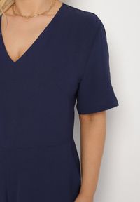 Born2be - Granatowy Kombinezon Panomeda. Kolekcja: plus size. Kolor: niebieski. Materiał: tkanina. Długość rękawa: krótki rękaw. Długość: krótkie. Wzór: gładki, jednolity, kolorowy. Styl: klasyczny