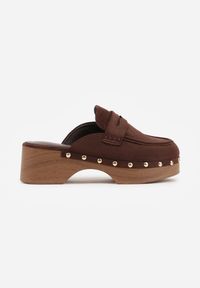 Renee - Brązowe Klapki Drewniaki o Fasonie Loafersów z Ozdobnymi Nitami Sargita. Okazja: na co dzień. Kolor: brązowy. Materiał: skóra. Wzór: haft. Styl: casual, elegancki #8
