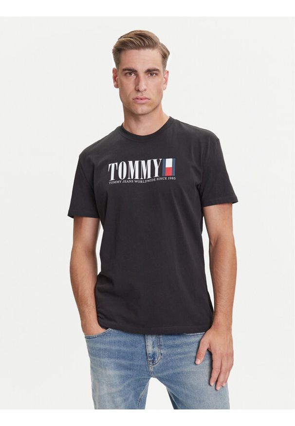 Tommy Jeans T-Shirt Dna Flag DM0DM21941 Czarny Regular Fit. Kolor: czarny. Materiał: bawełna