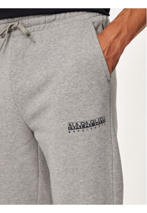 Napapijri Spodnie dresowe M-box Logo NP0A4I32 Szary Regular Fit. Kolor: szary. Materiał: bawełna