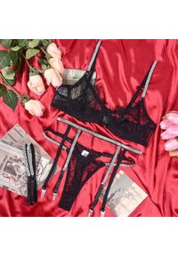 Intica - Komplet bielizny transparentnej z subtelnymi detalami Meglena. Kolor: czarny. Materiał: materiał. Wzór: aplikacja