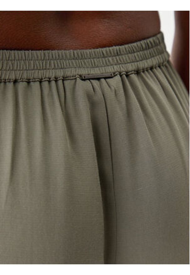 Calvin Klein Swimwear Spodnie materiałowe KW0KW02823 Zielony Relaxed Fit. Kolor: zielony. Materiał: wiskoza