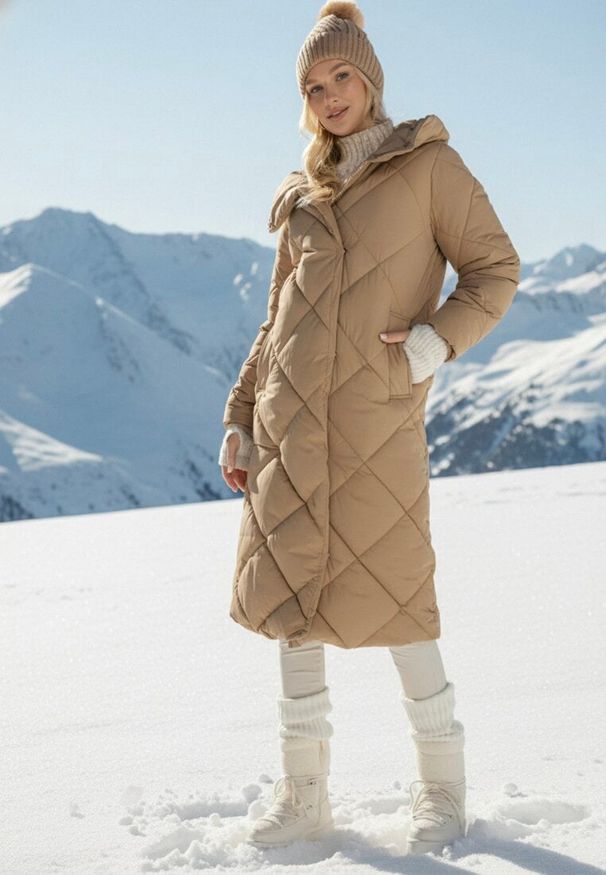 Born2be - Ciemnobeżowa Kurtka Płaszcz z Geometrycznym Pikowaniem Johnatta. Kolor: beżowy. Wzór: geometria