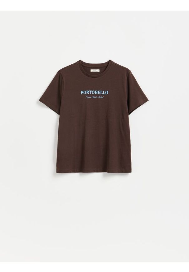 Reserved - Bawełniany t-shirt z nadrukiem - ciemnobrązowy. Kolor: brązowy. Materiał: bawełna. Wzór: nadruk