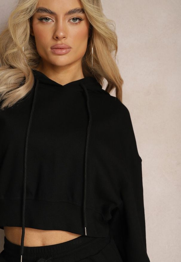 Renee - Czarny Komplet Dresowy ze Spodniami Joggerami i Bluzą z Kapturem Fomstia. Kolor: czarny. Materiał: dresówka