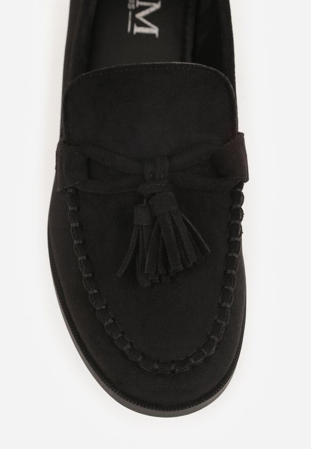 Renee - Czarne Mokasyny z Imitacji Zamszu z Aplikacją w Kształcie Kokardy z Frędzlami Edea. Kolor: czarny. Materiał: zamsz. Wzór: aplikacja. Styl: boho