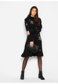 bonprix - Sukienka dzianinowa w płatki śniegu. Typ kołnierza: golf. Kolor: czarny. Materiał: dzianina. Sezon: zima #1