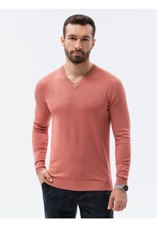 Ombre Clothing - Sweter męski z haftem E191 - różowy - XXL. Kolor: różowy. Materiał: materiał, nylon, dzianina, wiskoza. Wzór: haft. Styl: klasyczny, elegancki