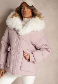 Renee - Różowa Kurtka Pikowana z Kapturem i Odpinanymi Futerkowymi Wstawkami Izafera. Okazja: na co dzień. Typ kołnierza: kaptur. Kolor: różowy. Materiał: jeans. Styl: casual, elegancki #4