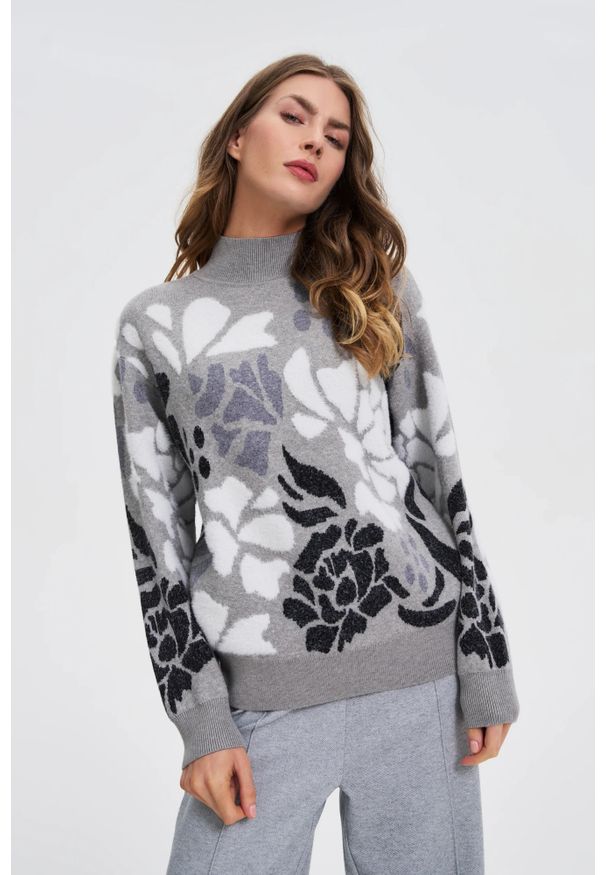 MOODO - Sweter z golfem szary. Typ kołnierza: golf. Kolor: szary. Materiał: poliamid, poliester, wiskoza