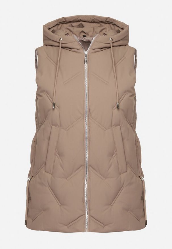 Born2be - Ciemnobeżowa Przejściowa Kamizelka z Pikowanymi Przeszyciami i Kapturem Fesolira. Okazja: na co dzień. Kolekcja: plus size. Kolor: beżowy. Materiał: jeans. Styl: casual, sportowy