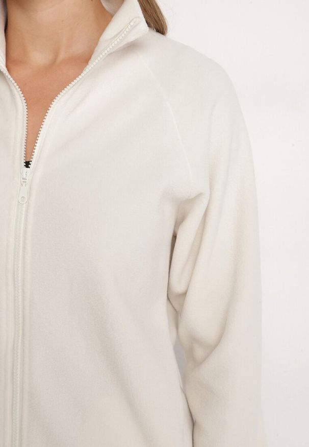 Born2be - Jasnobeżowa Bluza Polar na Suwak o Prostym Kroju ze Stójką i Kieszeniami Esamira. Okazja: na co dzień. Typ kołnierza: kołnierzyk stójkowy. Kolor: beżowy. Materiał: polar. Długość rękawa: długi rękaw. Długość: długie. Styl: casual, elegancki