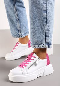 Born2be - Biało-Różowe Sneakersy ze Skóry Naturalnej na Platformie Ozdobione Suwakiem Jugeria. Okazja: na co dzień. Kolor: biały. Materiał: skóra. Wzór: aplikacja. Obcas: na platformie #1