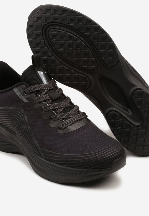 Born2be - Czarne Buty Sportowe Sneakersy Ozdobione Tłoczonym Wzorem Axevia. Kolor: czarny. Materiał: dresówka. Wzór: aplikacja
