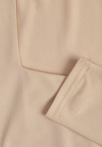 Born2be - Beżowa Elastyczna Bluzka z Kwadratowym Dekoltem z Wiskozą Doriore. Okazja: na co dzień. Typ kołnierza: dekolt kwadratowy. Kolor: beżowy. Materiał: wiskoza. Styl: elegancki, klasyczny, casual #5