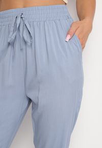 Born2be - Jasnoniebieskie Bawełniane Spodnie Typu Paper Bag z Gumką w Talii Demorea. Kolor: niebieski. Materiał: bawełna. Sezon: lato #5