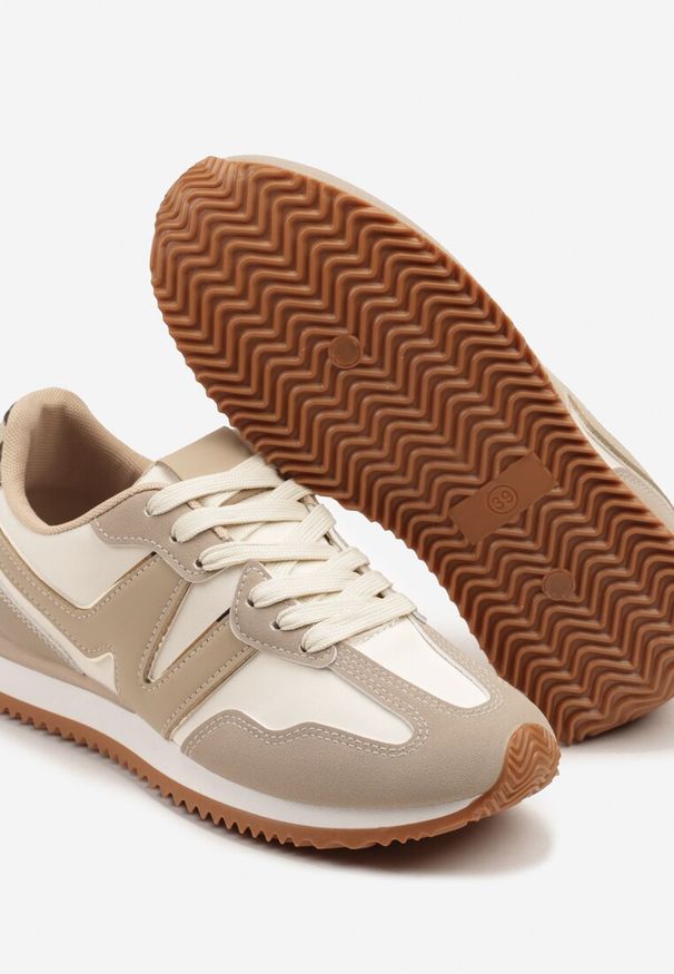 Renee - Beżowe Sneakersy z Geometrycznym Wzorem i Metaliczną Wstawką Zolio. Okazja: na co dzień. Zapięcie: sznurówki. Kolor: beżowy. Materiał: jeans. Wzór: geometria
