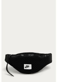 Nike Sportswear - Nerka. Kolor: czarny. Materiał: poliester, materiał. Wzór: aplikacja #1
