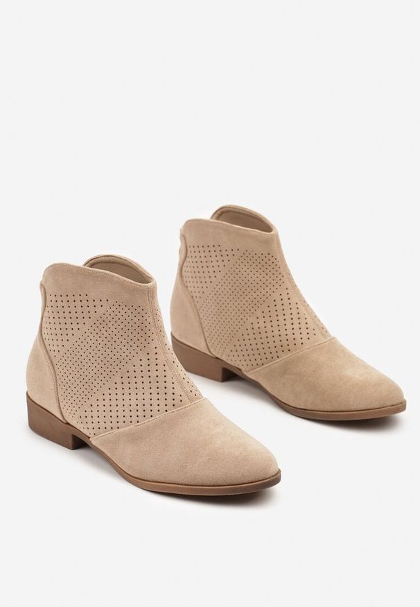 Born2be - Beżowe Botki Ażurowe Vices z Imitacji Zamszu Selandria. Okazja: na co dzień. Kolor: beżowy. Materiał: zamsz. Wzór: ażurowy. Obcas: na obcasie. Styl: casual, klasyczny, wizytowy. Wysokość obcasa: średni
