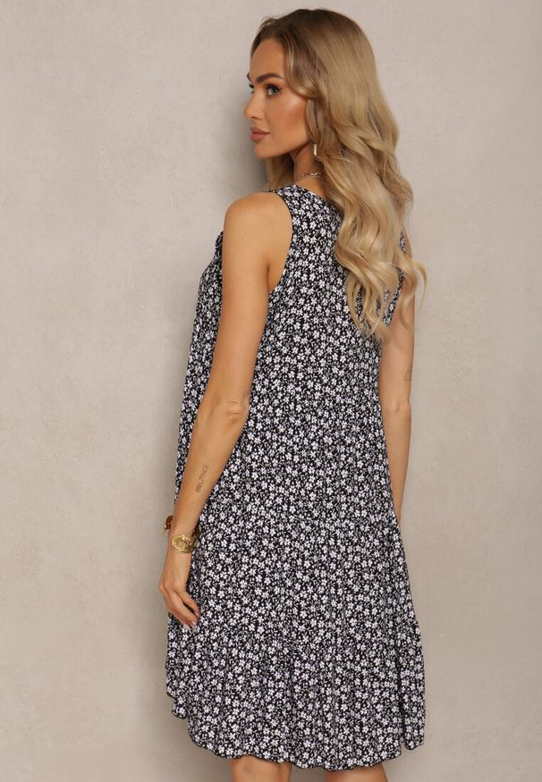 Renee - Czarno-Biała Kwiecista Sukienka z Bawełny na Szerokich Ramiączkach Rissaga. Okazja: na co dzień. Kolor: czarny. Materiał: bawełna. Długość rękawa: na ramiączkach. Sezon: lato. Typ sukienki: proste. Styl: casual