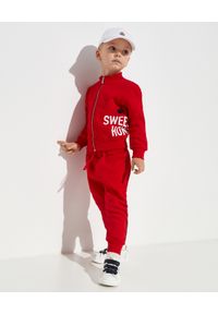 DSQUARED2 KIDS - Czerwone spodnie dresowe 0-3 lat. Kolor: czerwony. Materiał: dresówka. Wzór: napisy. Sezon: lato #6