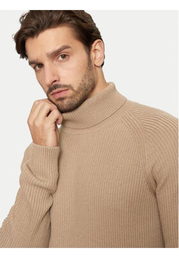 Jack & Jones Golf Pannel 12258472 Beżowy Regular Fit. Typ kołnierza: golf. Kolor: beżowy. Materiał: syntetyk, bawełna