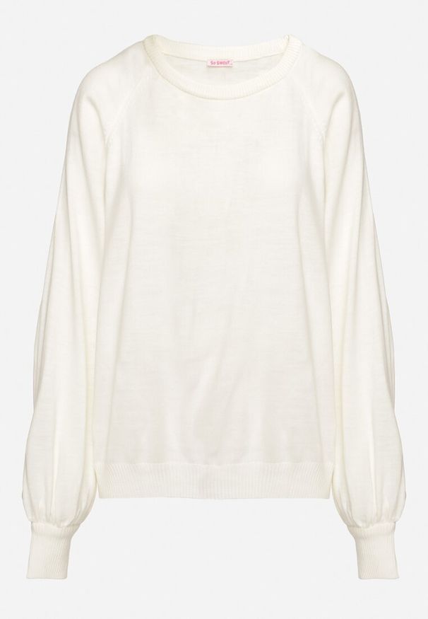 Born2be - Jasnobeżowy Sweter o Kroju Oversize z Szerokimi Ściągaczami Nittia. Okazja: do pracy. Kolor: beżowy. Styl: elegancki