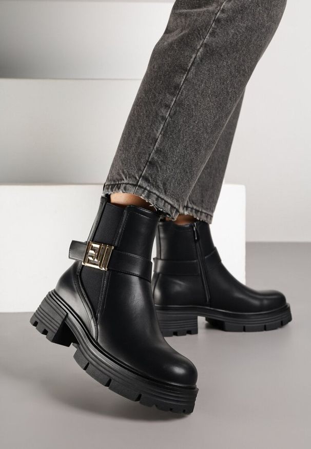 Born2be - Czarne Botki Sztyblety z Ozdobnym Paskiem z Klamerką Rirovia. Zapięcie: pasek. Kolor: czarny. Materiał: jeans. Wzór: aplikacja. Sezon: zima, jesień. Styl: klasyczny