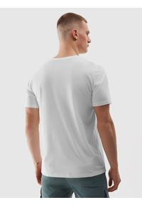 4f - 4F T-shirt regular z bawełny organicznej z nadrukiem męski - biały L. Okazja: na co dzień. Kolor: biały. Materiał: bawełna. Długość rękawa: krótki rękaw. Długość: krótkie. Wzór: nadruk. Styl: sportowy, klasyczny, casual