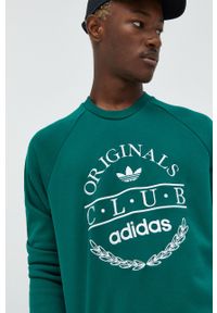 adidas Originals bluza bawełniana męska kolor zielony z aplikacją. Kolor: zielony. Materiał: bawełna. Długość rękawa: raglanowy rękaw. Wzór: aplikacja #5