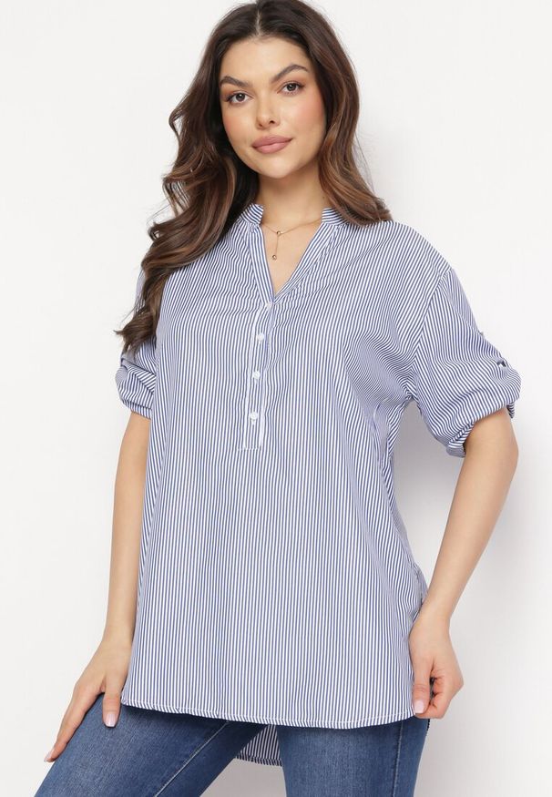 Born2be - Granatowo-Biała Bawełniana Koszula w Paski z Guziczkami i Rękawem 3/4 Biurise. Okazja: na co dzień. Kolor: niebieski. Materiał: bawełna. Wzór: paski. Styl: casual, elegancki, klasyczny