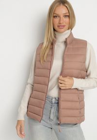 Born2be - Beżowa Pikowanana Kamizelka Sifitta. Okazja: na co dzień. Kolor: beżowy. Materiał: jeans. Styl: klasyczny, casual, elegancki #3