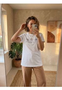 Sinsay - Bawełniana koszulka z napisem - biały. Kolor: biały. Materiał: bawełna. Wzór: napisy #1