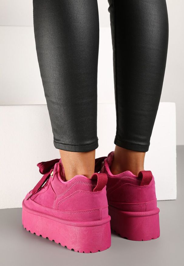 Renee - Fuksjowe Sneakersy Vices Stylizowane na Śniegowce na Platformie Obszyte Futerkiem Naleris. Zapięcie: sznurówki. Kolor: różowy. Materiał: futro. Obcas: na platformie
