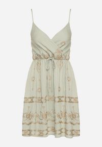 Born2be - Jasnozielona Sukienka Boho z Wiskozy na Ramiączkach Zdobiona Metalicznym Haftem Saleriela. Okazja: na spacer, na co dzień. Kolor: zielony. Materiał: wiskoza. Długość rękawa: na ramiączkach. Wzór: aplikacja, haft. Typ sukienki: rozkloszowane. Styl: boho #6