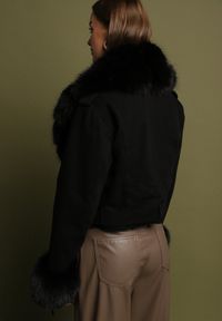 Born2be - Czarna Ocieplana Kurtka Ramoneska z Futrem przy Kołnierzu i Rękawach Mevesala. Kolor: czarny. Materiał: futro. Długość: krótkie #5