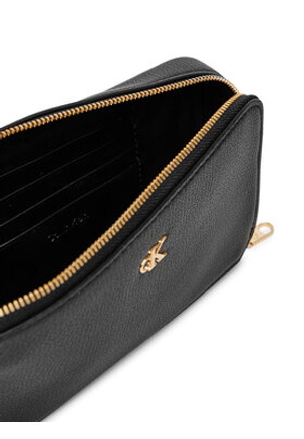 Calvin Klein Jeans Torebka Minimal Mono Camera Bag LV04K1086G Czarny. Kolor: czarny. Materiał: skórzane