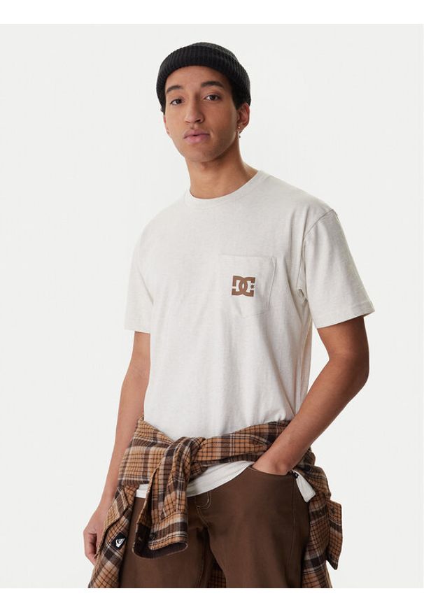 DC Shoes T-Shirt Star Pocket ADYZT05377 Beżowy Regular Fit. Kolor: beżowy. Materiał: bawełna