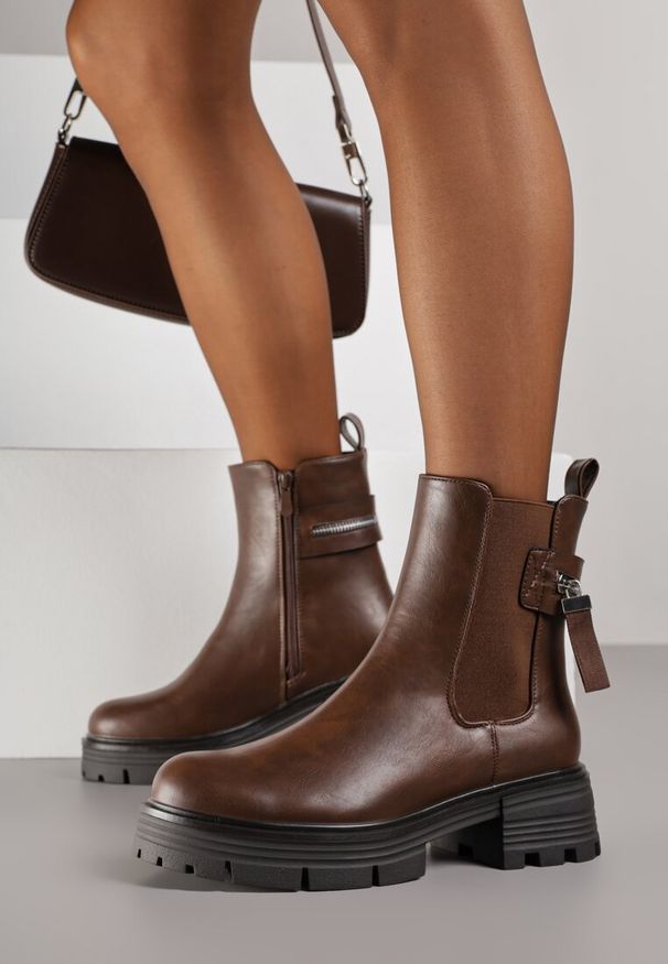 Renee - Brązowe Botki Typu Sztyblety na Platformie Ozdobione Aplikacją Nemalea. Okazja: na co dzień. Kolor: brązowy. Materiał: jeans. Wzór: aplikacja. Obcas: na platformie. Styl: casual, street