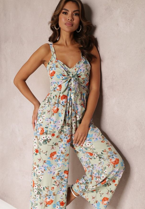 Renee - Jasnozielony Kombinezon z Szerokimi Nogawkami i Wiązaniem Przy Dekolcie Gloryhallo. Kolor: zielony. Długość rękawa: na ramiączkach. Długość: długie