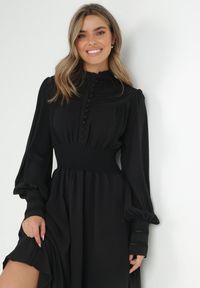 Born2be - Czarna Sukienka Laodyle. Typ kołnierza: kołnierzyk stójkowy. Kolor: czarny. Materiał: poliester, koronka, tkanina. Długość rękawa: długi rękaw. Wzór: ażurowy. Styl: retro, elegancki. Długość: maxi #5