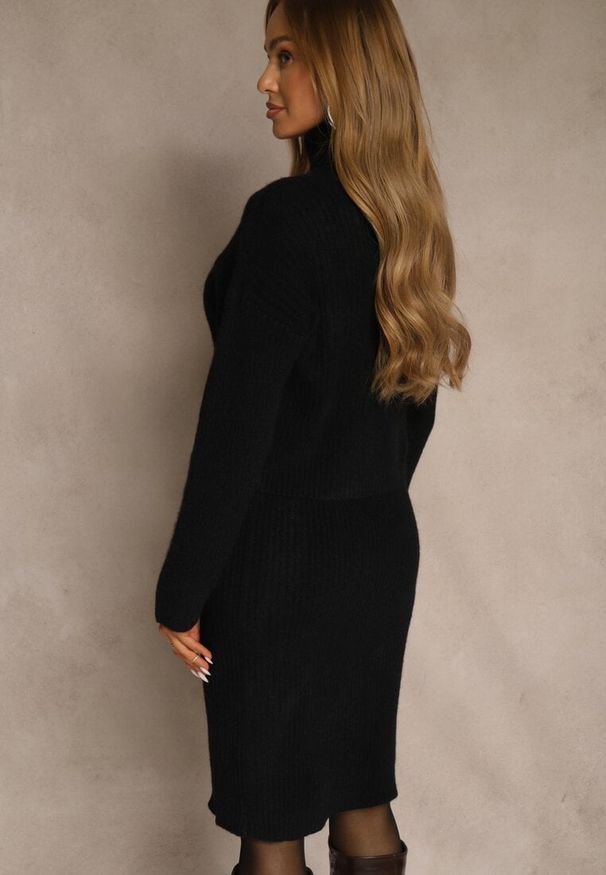 Renee - Czarny Dzianinowy Komplet z Bawełną i Wełną Dopasowana Sukienka i Golf Reinissa. Kolor: czarny. Materiał: wełna, bawełna, dzianina