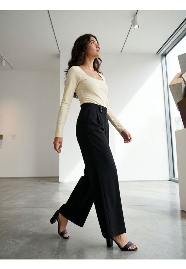 Sinsay - Prążkowana koszulka z długim rękawem - żółty. Kolor: żółty. Materiał: prążkowany. Długość rękawa: długi rękaw. Długość: długie