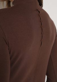 Born2be - Brązowa Bawełniana Bluzka Ozdobiona Guzikami Tusreena. Okazja: na co dzień. Kolor: brązowy. Materiał: bawełna. Wzór: aplikacja. Styl: klasyczny, casual, elegancki #4