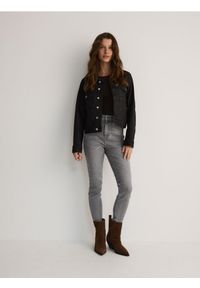 Reserved - Jeansy slim fit z aplikacjami - jasnoszary. Stan: podwyższony. Kolor: szary. Wzór: aplikacja