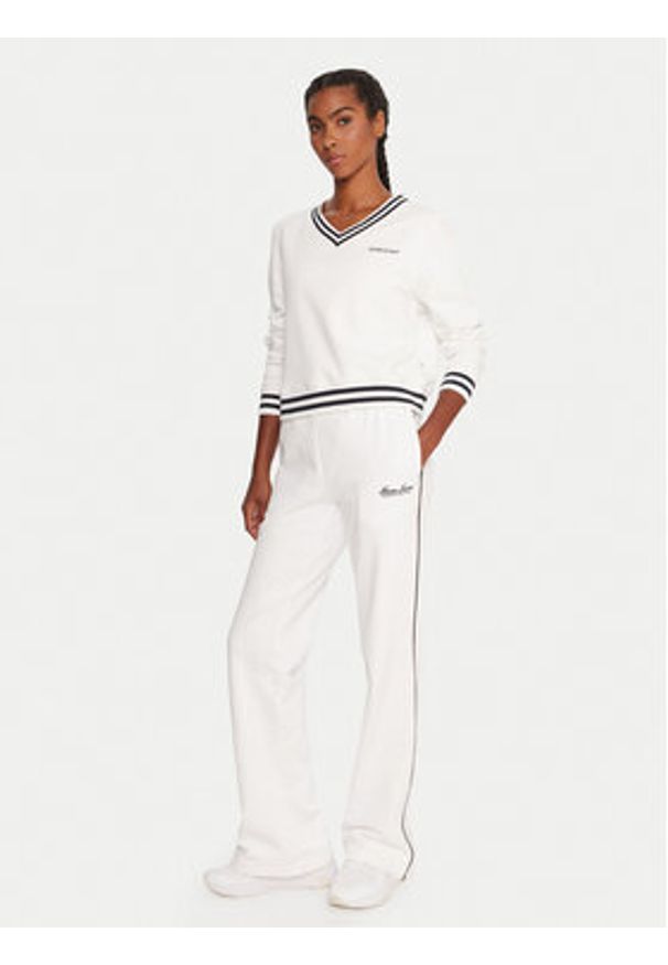 Guess Jeans Spodnie dresowe W5YB32 K68I4 Biały Regular Fit. Kolor: biały. Materiał: bawełna