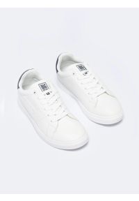 Big-Star - Sneakersy męskie ze skóry ekologicznej białe NN174282 101. Okazja: na co dzień. Nosek buta: okrągły. Zapięcie: sznurówki. Kolor: biały. Materiał: skóra ekologiczna. Obcas: na płaskiej podeszwie #4